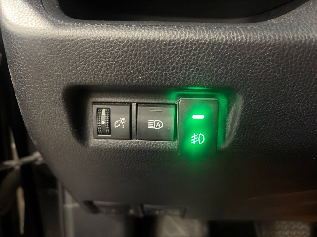 Used 2019 Toyota RAV4 LE AWD/4WD image 18