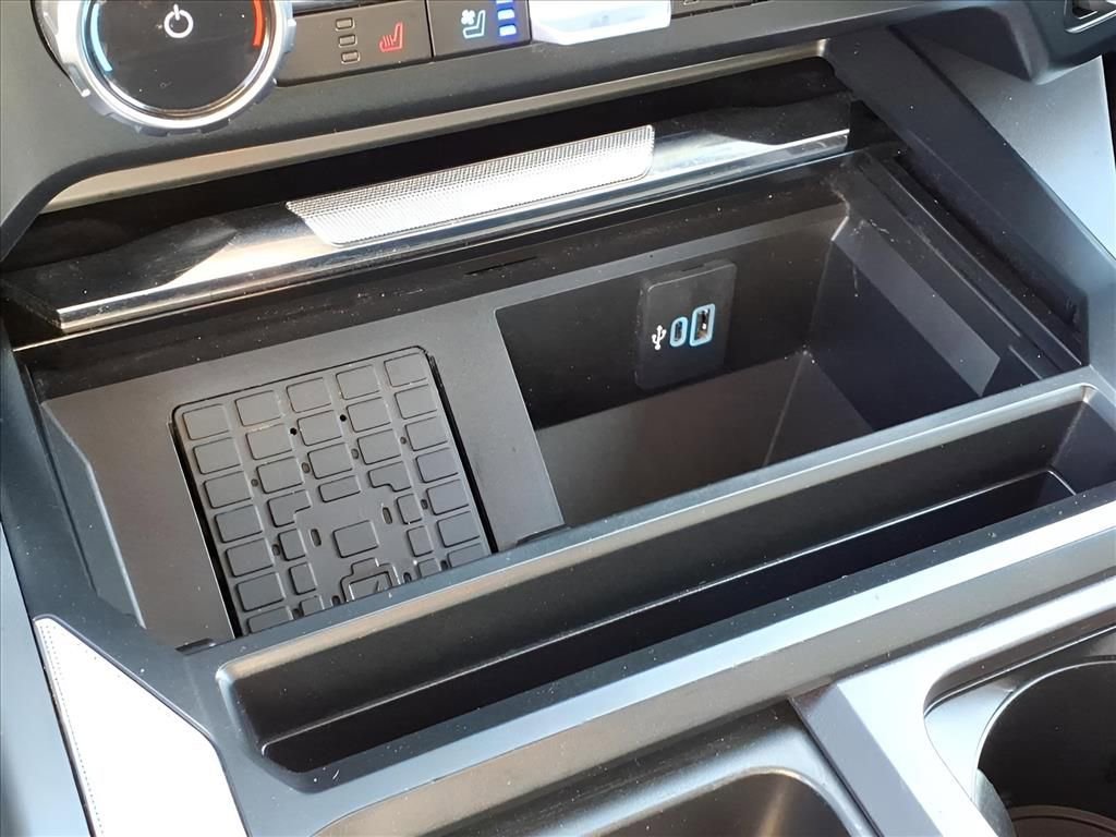 Used 2023 Ford F350 Lariat image 11