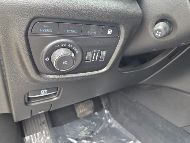 Certified 2022 Jeep Grand Cherokee Overland w/ Advanced Protech Group III AWD/4WD image 15