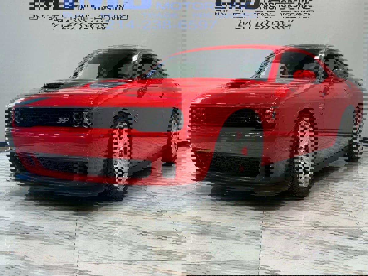 Used 2015 Dodge Challenger SRT Hellcat image 2