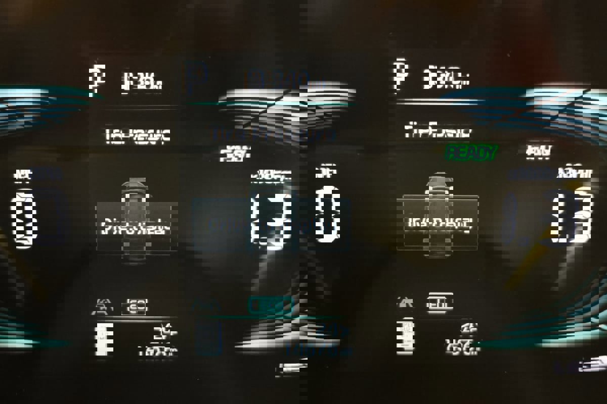 Used 2024 Kia Niro EX image 12