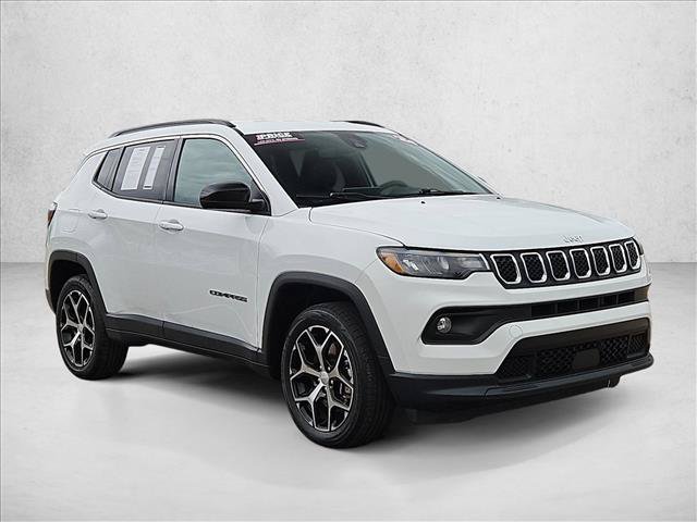 Used 2024 Jeep Compass Latitude AWD/4WD image 3