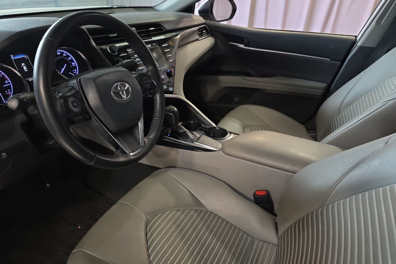 Used 2019 Toyota Camry SE w/ Audio Package FWD image 14