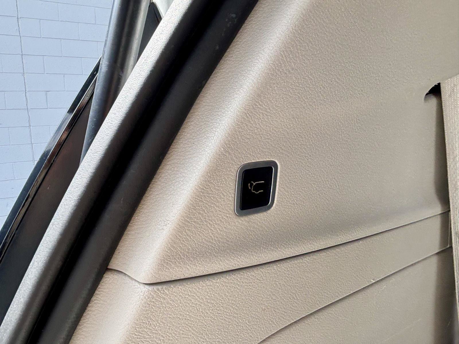 Used 2018 Chrysler Pacifica Limited FWD image 20