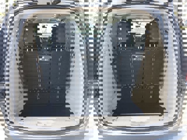 Used 2018 Chrysler Pacifica Touring-L w/ Tire & Wheel Group image 12