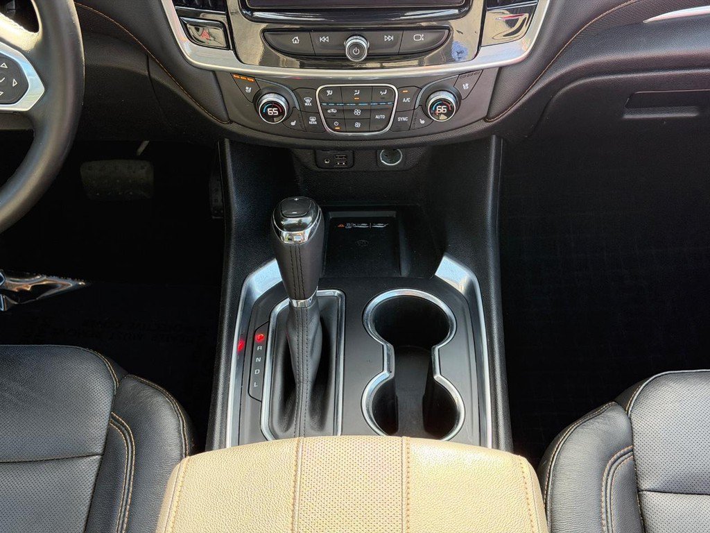 Used 2020 Chevrolet Traverse Premier w/ LPO, Blackout Package FWD image 15