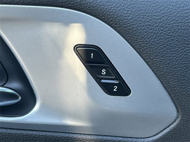 New 2026 Chrysler Pacifica Limited w/ Uconnect Theater Family Group image 18