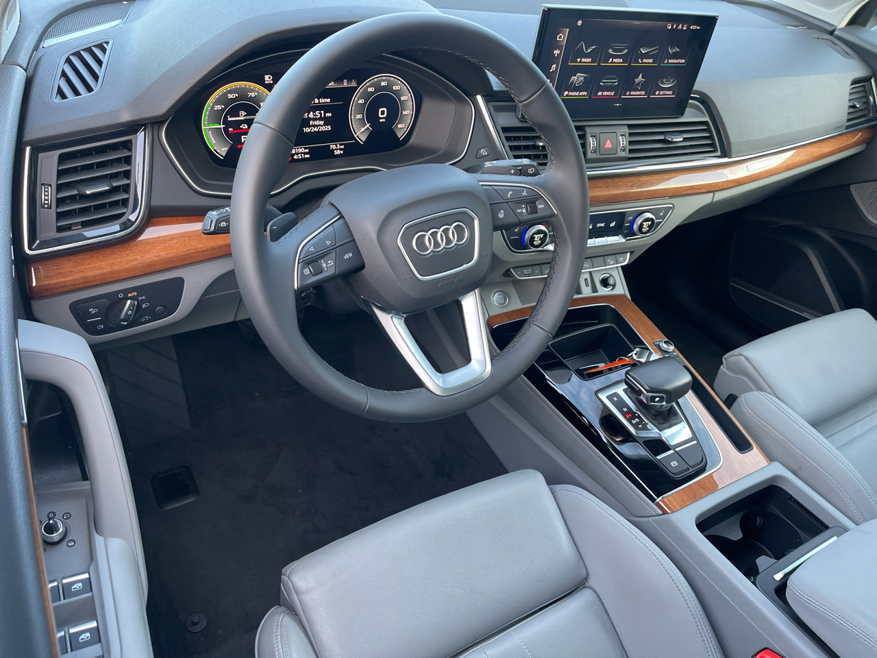 Used 2022 Audi Q5 e Premium Plus w/ Premium Plus Package image 19