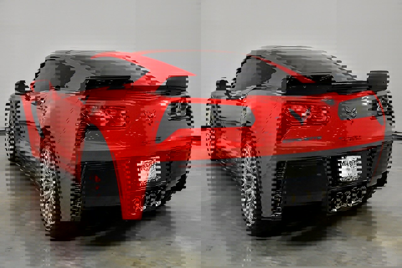 Used 2015 Chevrolet Corvette Z06 w/ Z07 Performance Package image 10