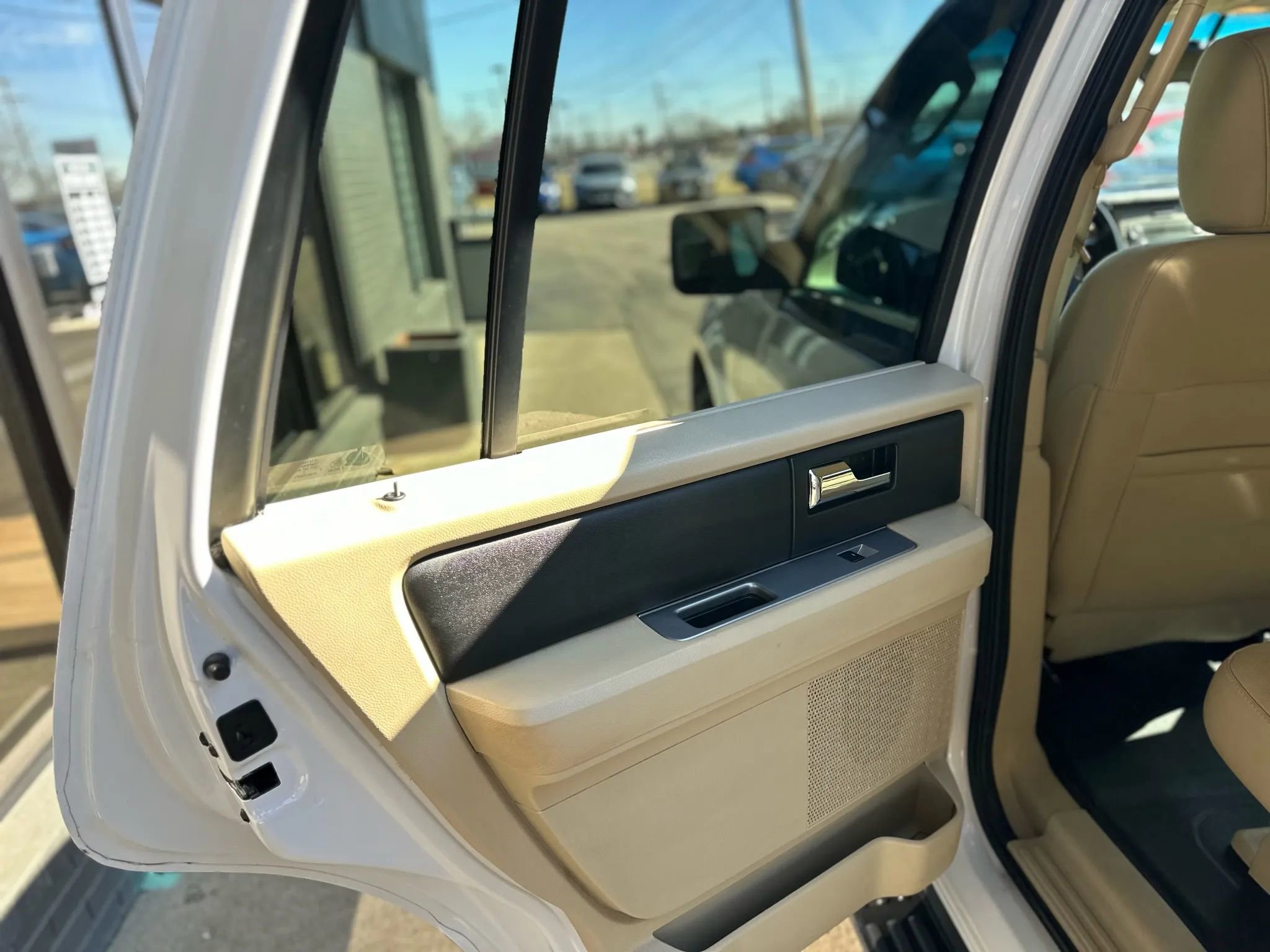 Used 2015 Ford Expedition XL image 24