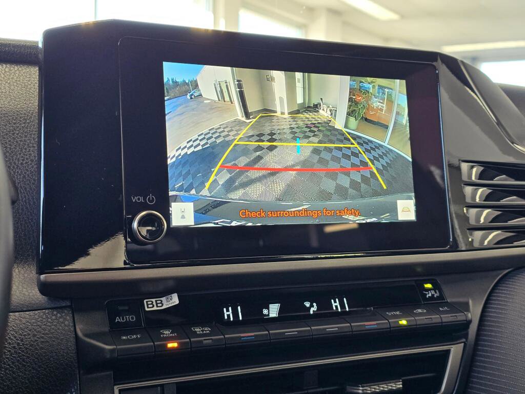 Used 2025 Toyota Camry SE image 30