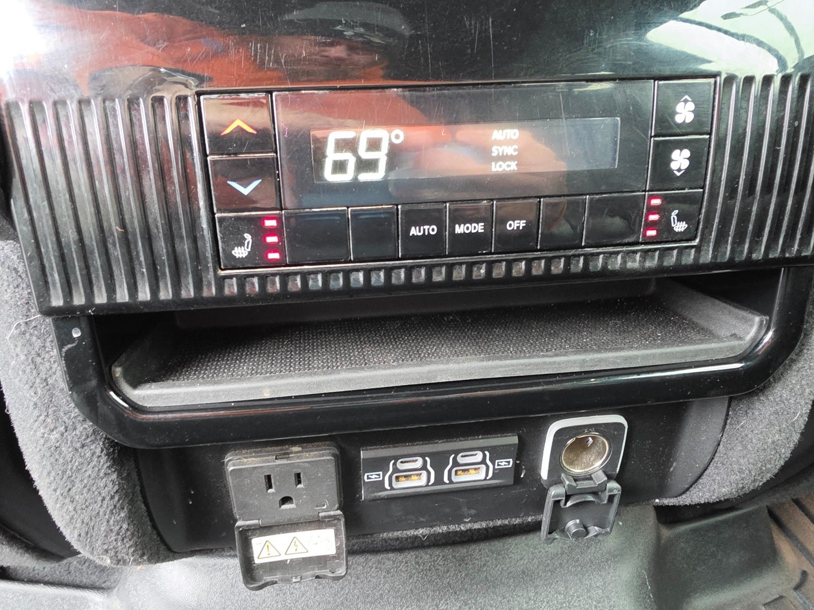 Used 2023 Jeep Wagoneer Series III w/ Convenience Group I AWD/4WD image 27