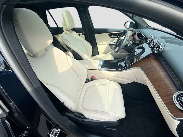 Used 2025 Mercedes-Benz GLC 300 4MATIC image 31