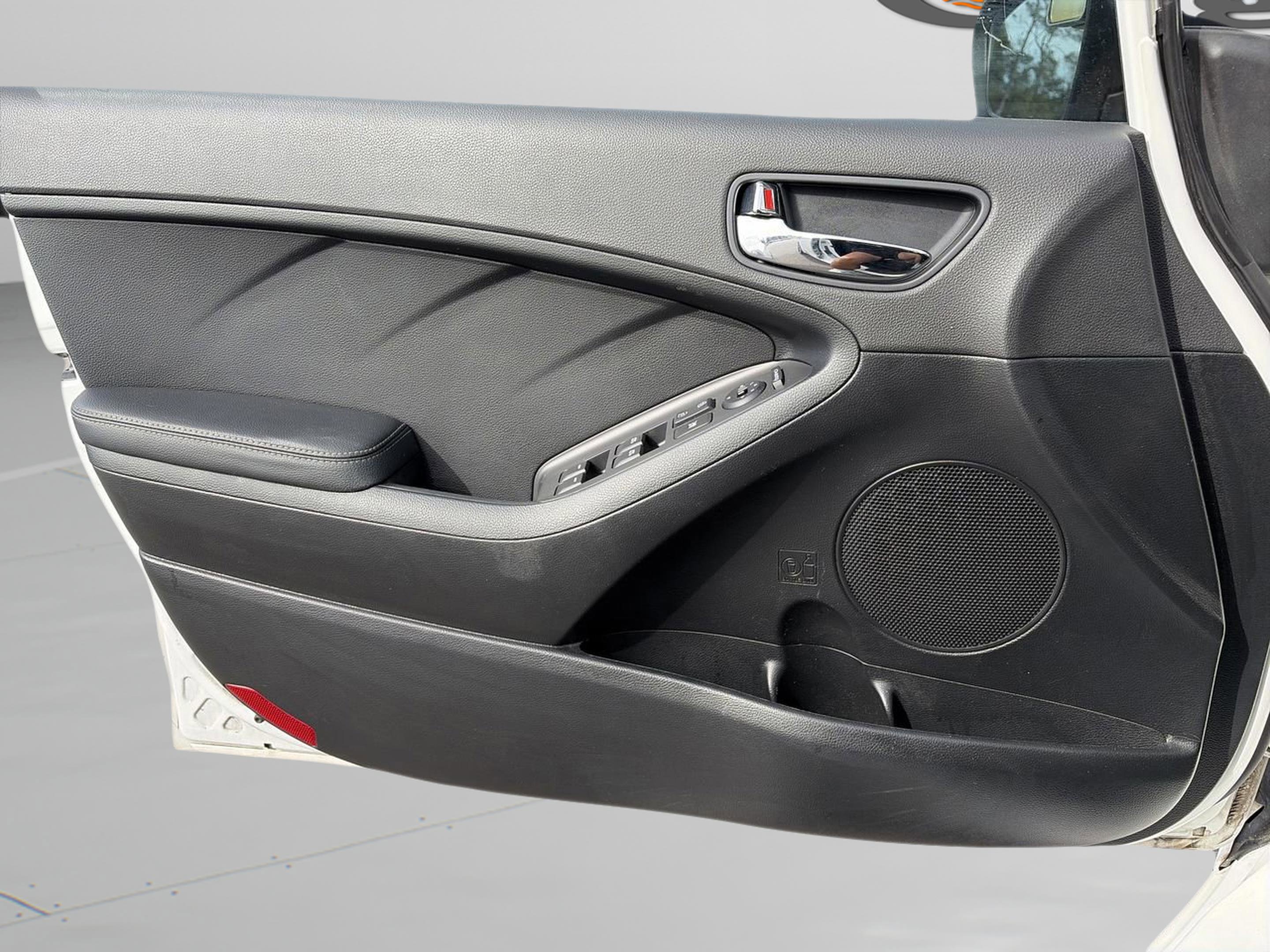 Used 2016 Kia Forte EX image 27