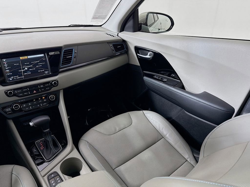 Used 2017 Kia Niro Touring w/ Advanced Technology Package FWD image 29