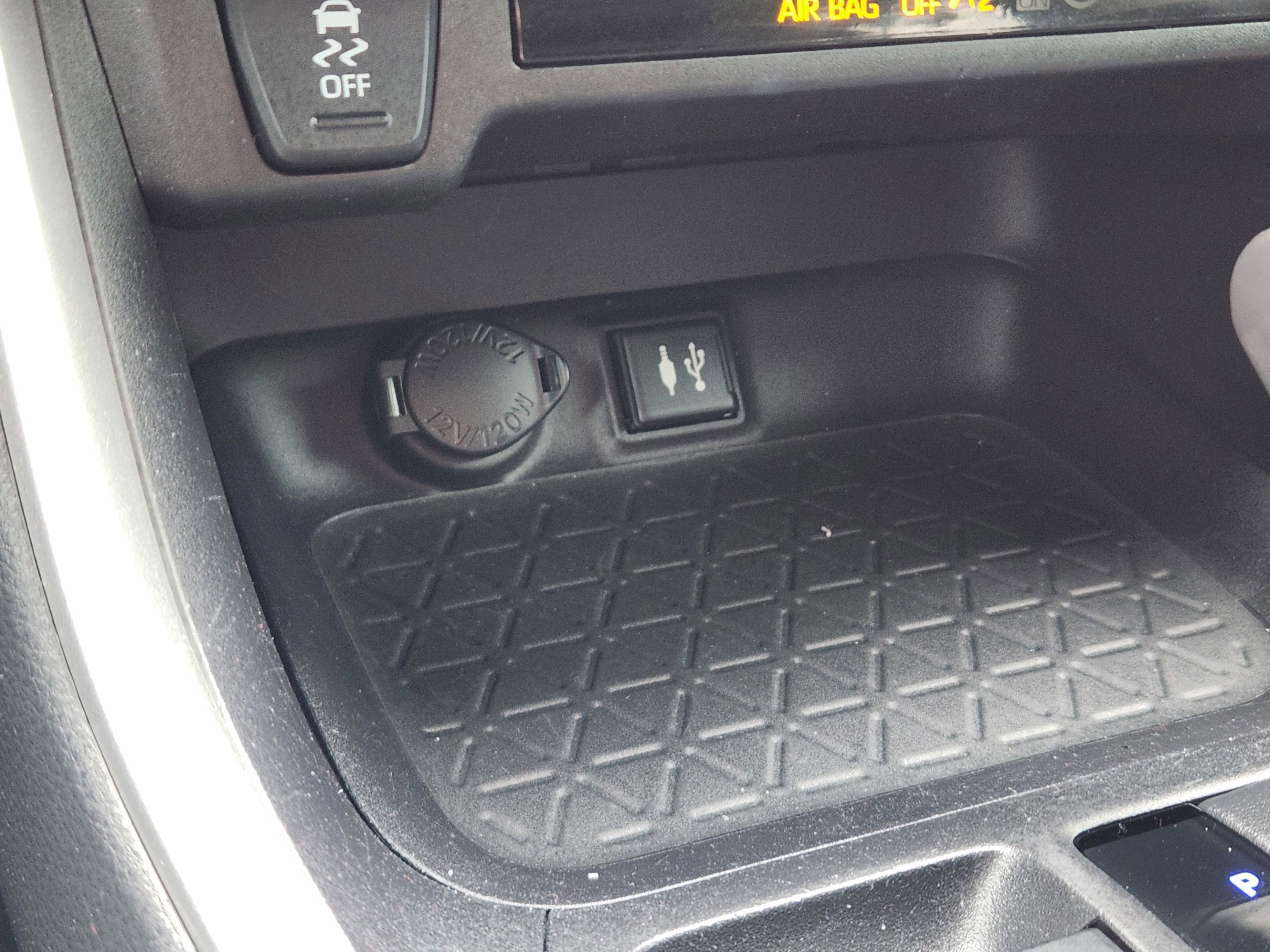 Used 2019 Toyota RAV4 XLE Premium FWD image 14