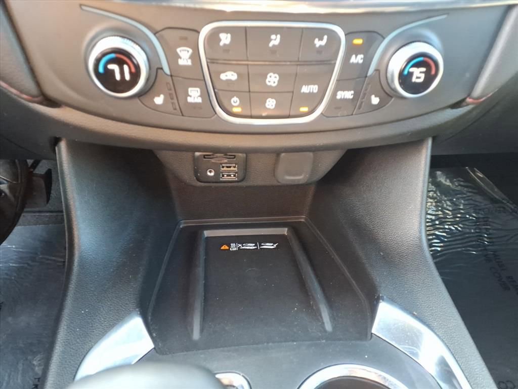 Used 2023 Chevrolet Traverse RS image 13