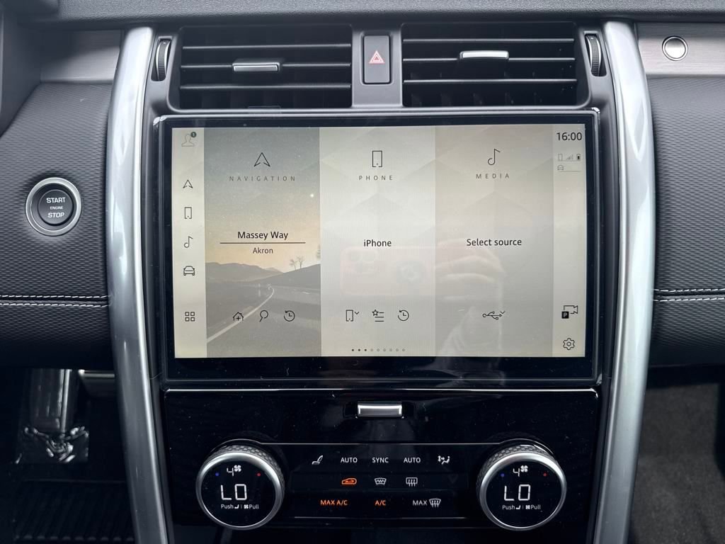 New 2025 Land Rover Discovery Dynamic SE image 23
