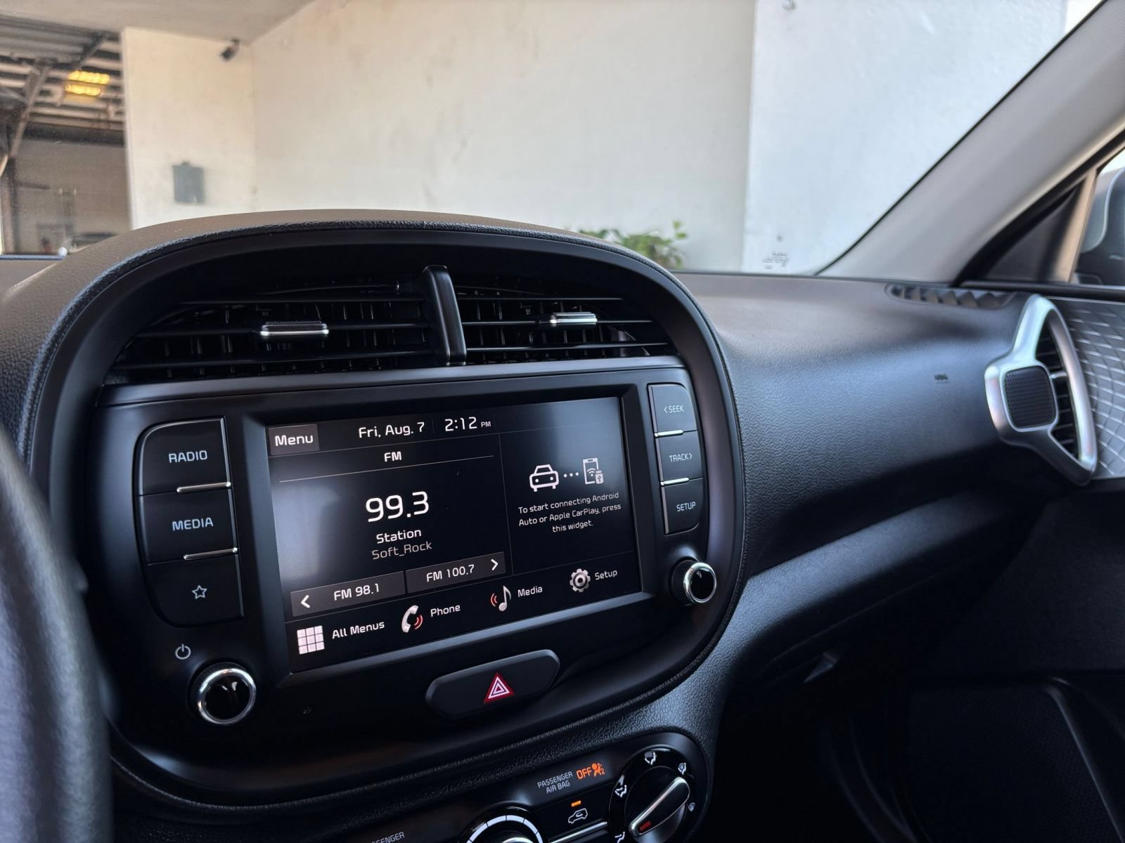 Used 2025 Kia Soul LX w/ LX Technology Package FWD image 16