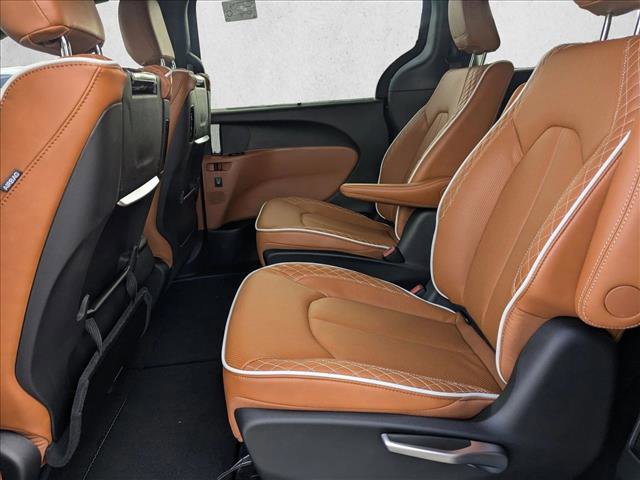 New 2026 Chrysler Pacifica Pinnacle image 15