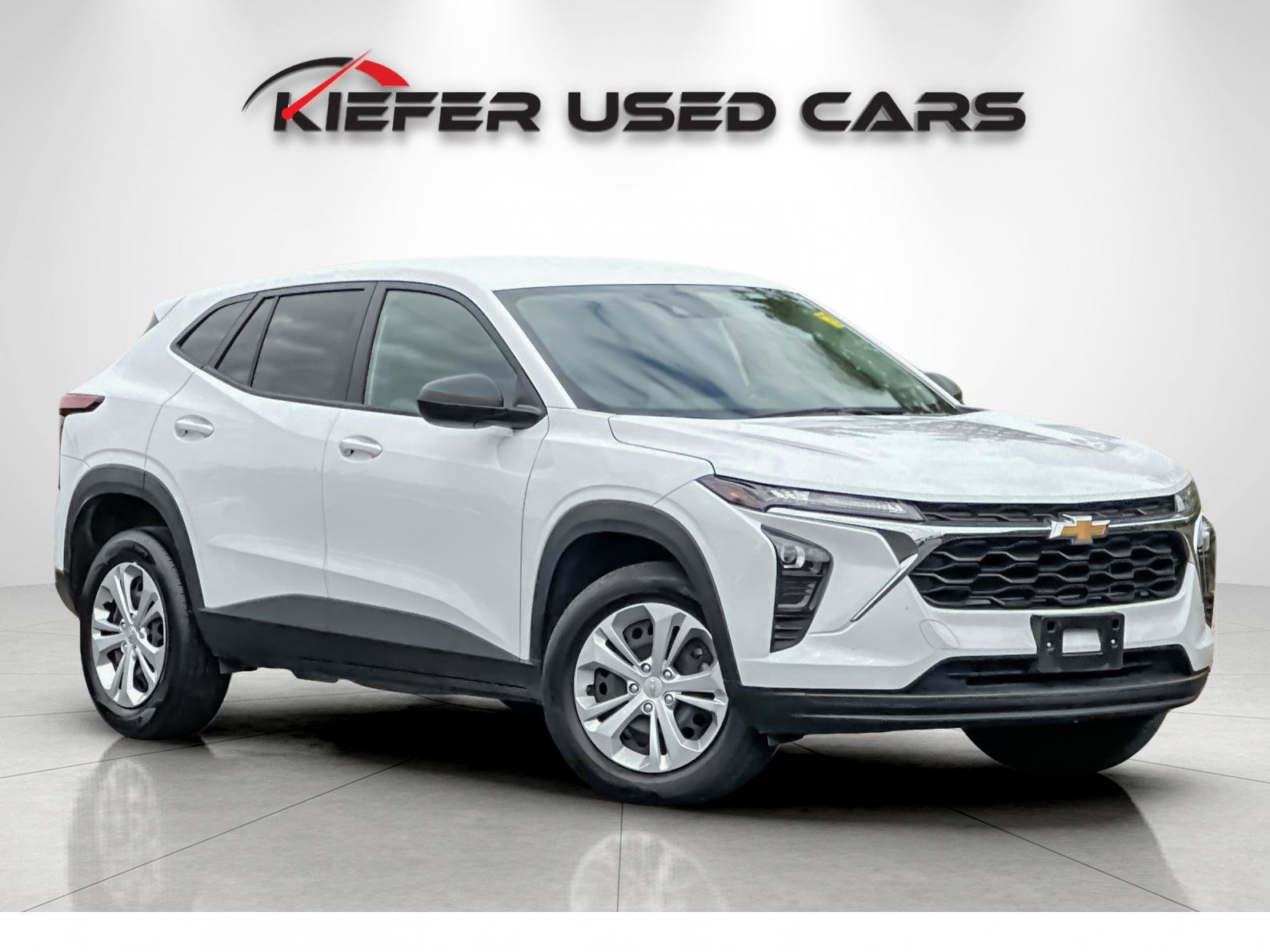 Used 2025 Chevrolet Trax LS FWD image 2