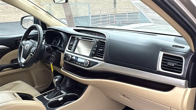Used 2016 Toyota Highlander Plus image 32
