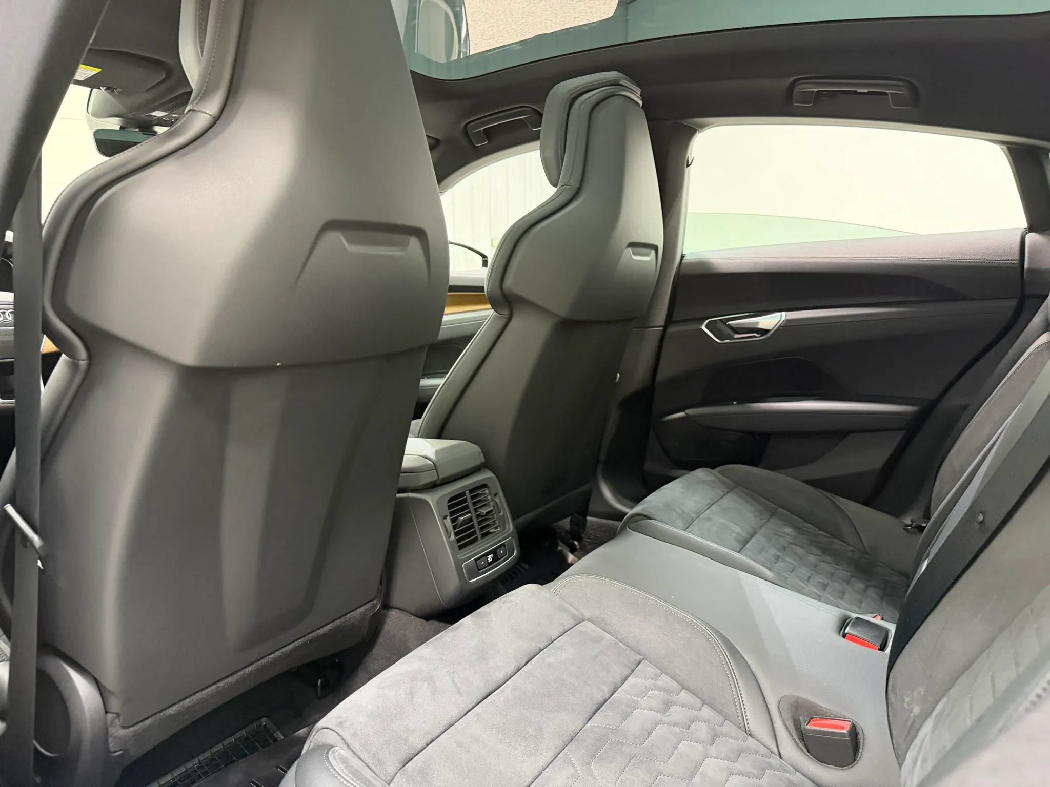Used 2022 Audi e-tron GT Premium Plus AWD/4WD image 17