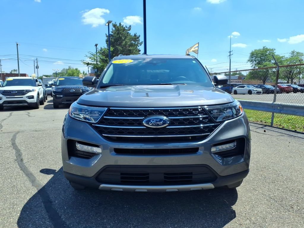 Certified 2024 Ford Explorer XLT w/ Equipment Group 202A AWD/4WD image 3