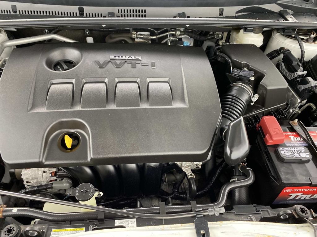 Used 2018 Toyota Corolla LE FWD image 30