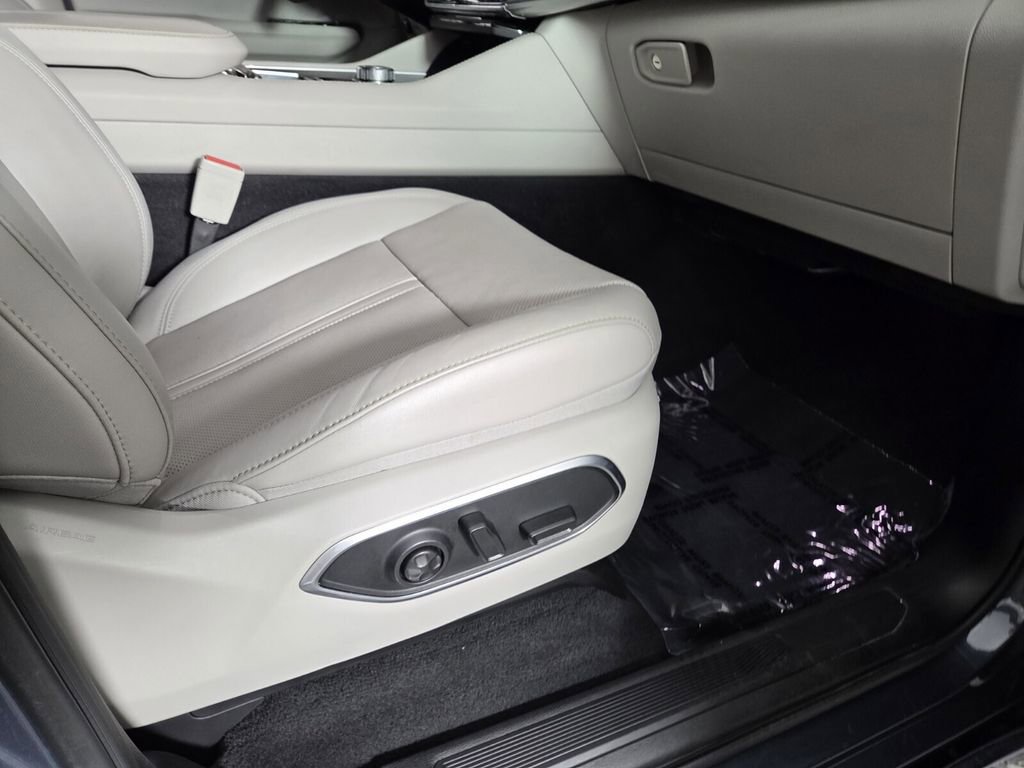 Certified 2025 Jeep Wagoneer 4WD image 32