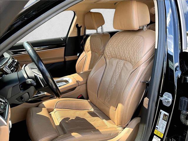 Used 2022 BMW 740i w/ Premium Package image 24