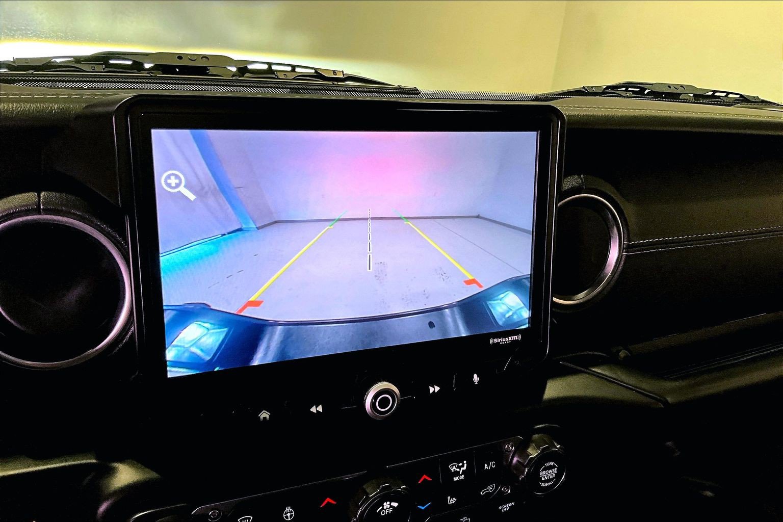 Used 2020 Jeep Gladiator Overland image 15