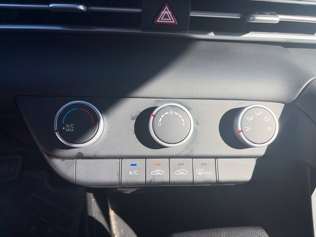 Used 2024 Hyundai Elantra SE FWD image 18