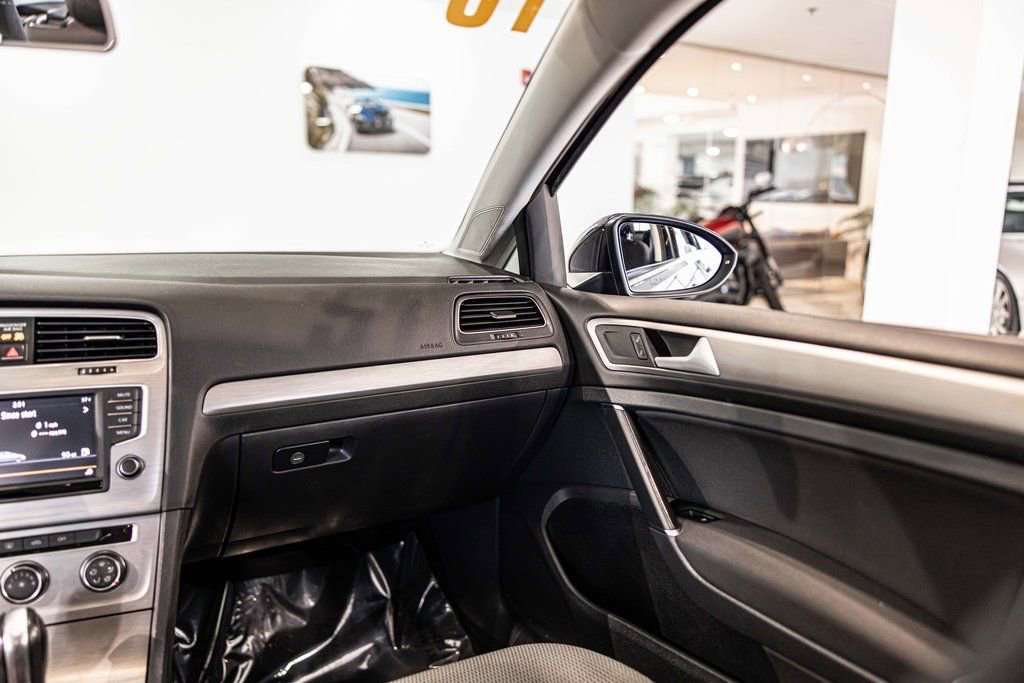 Used 2016 Volkswagen Golf S image 35