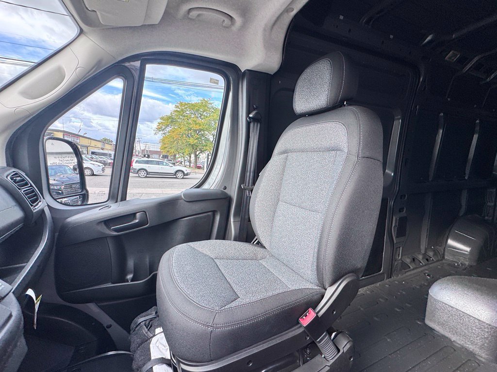 Used 2026 RAM ProMaster 2500 w/ Safety Group FWD image 18
