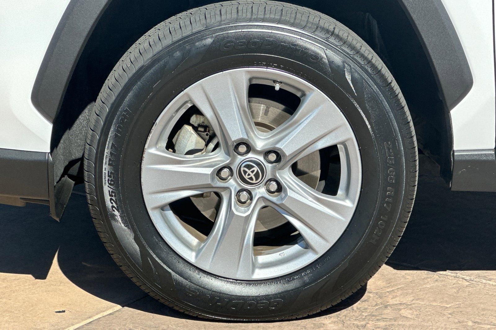 Certified 2022 Toyota RAV4 LE AWD/4WD image 32