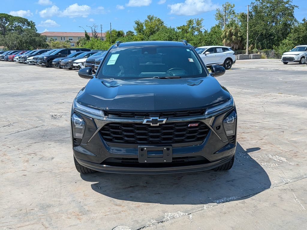 Used 2024 Chevrolet Trax RS w/ Sunroof Package FWD image 3