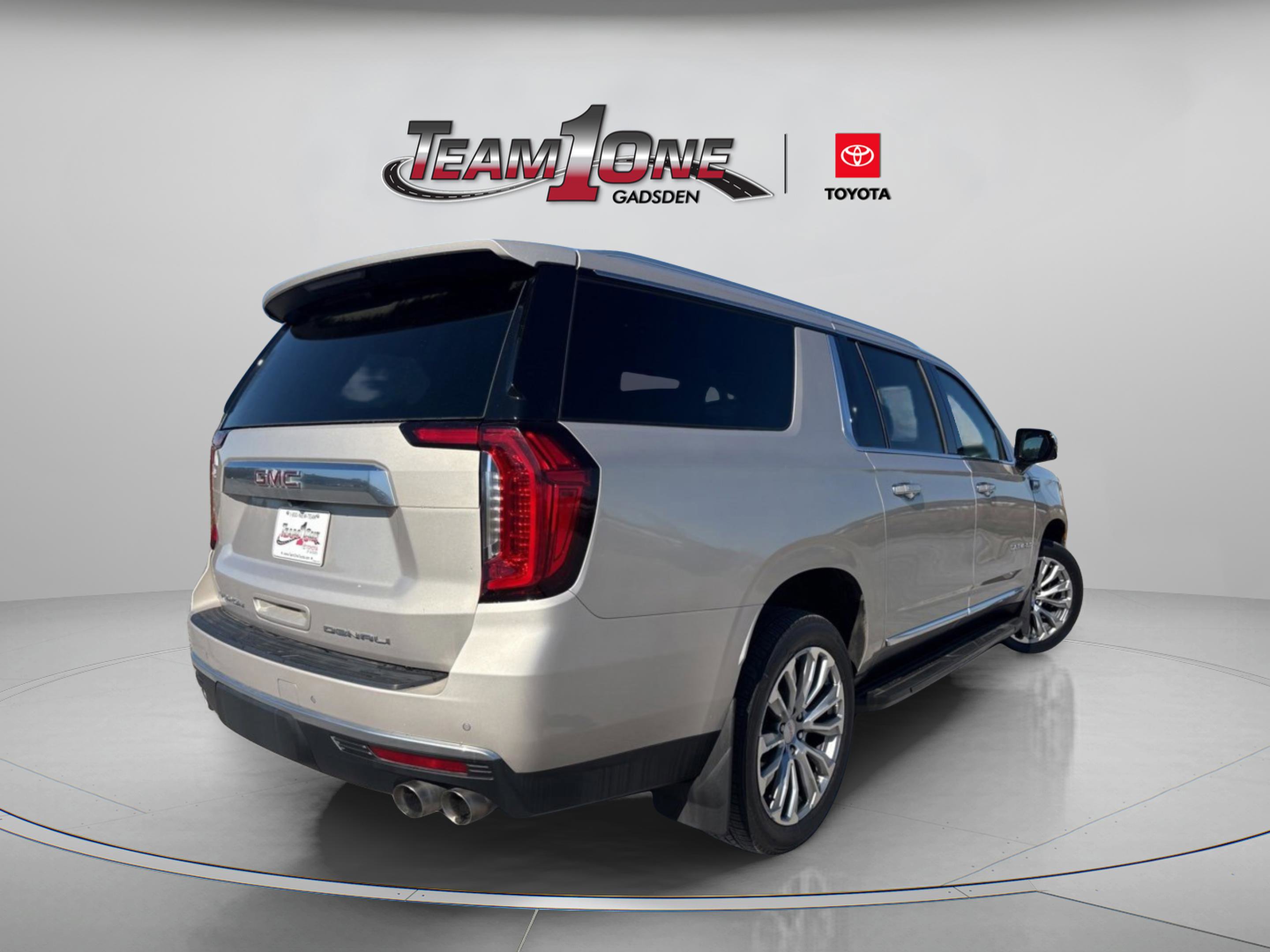 Used 2023 GMC Yukon XL Denali image 12