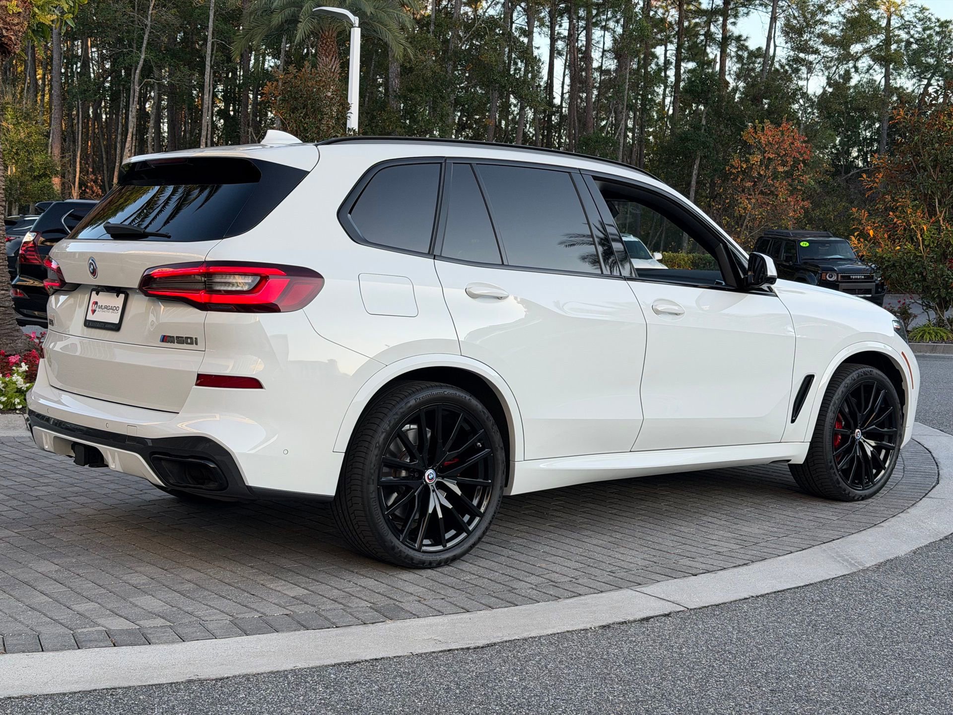 Used 2022 BMW X5 M50i w/ Premium Package image 25