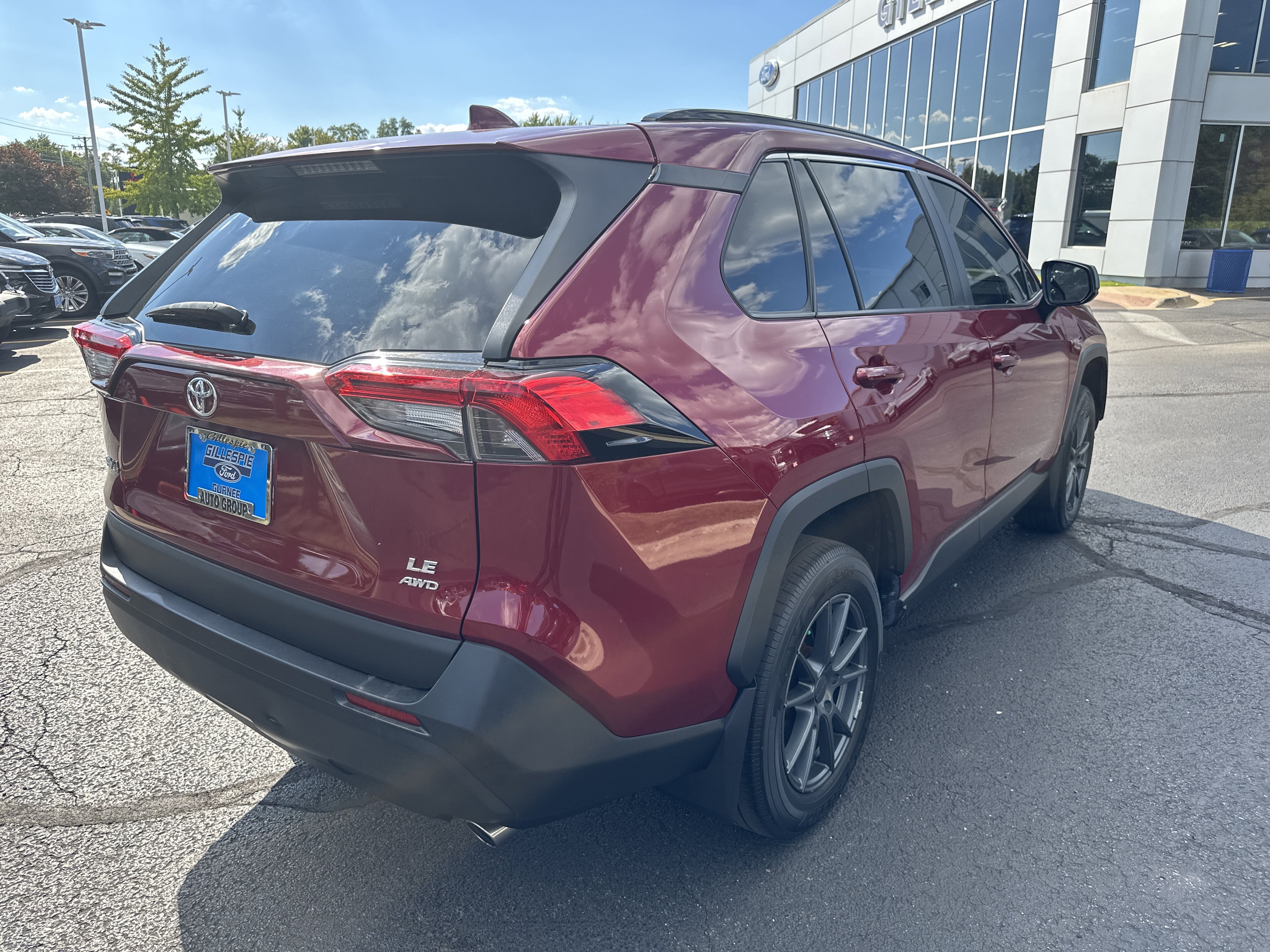 Used 2021 Toyota RAV4 LE image 3