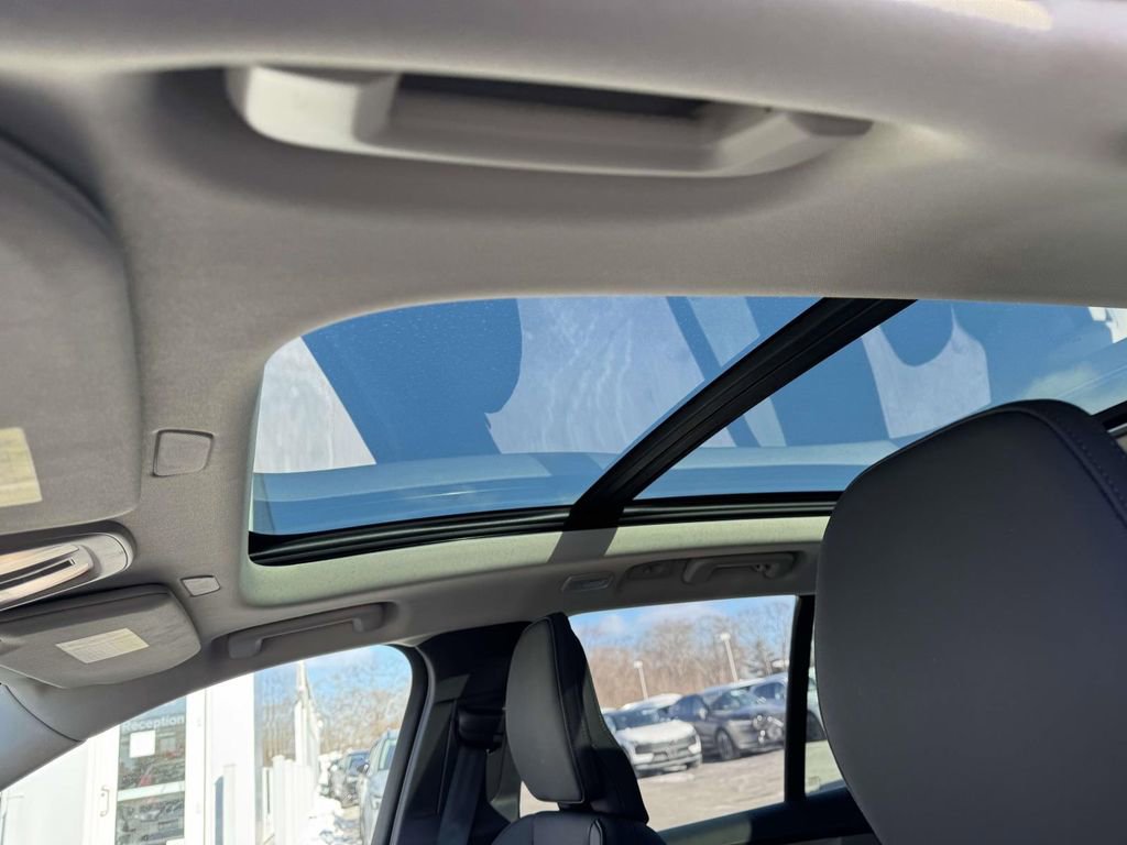 Certified 2026 Volvo XC90 B6 Plus w/ Protection Package Premier image 16