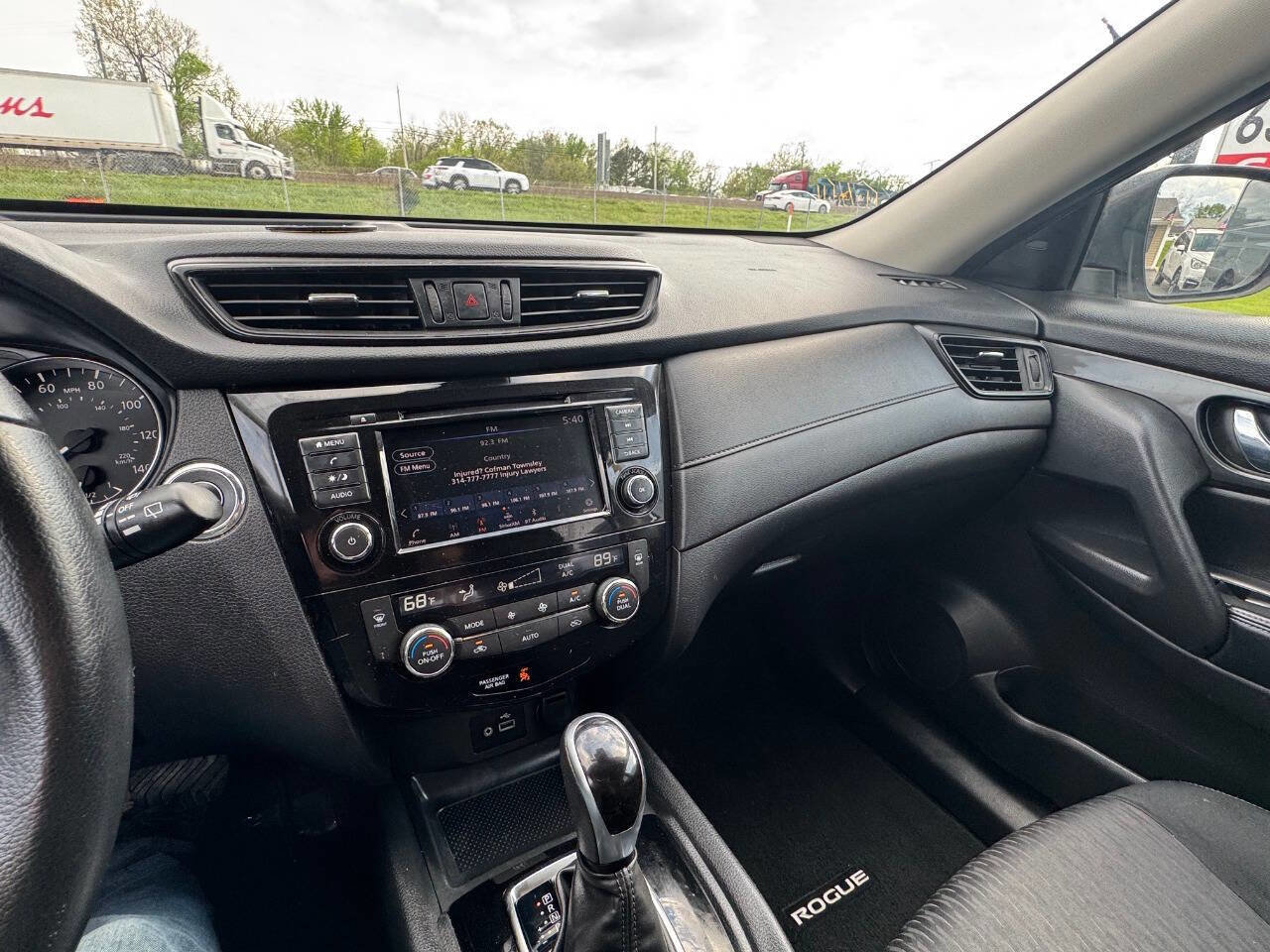 Used 2020 Nissan Rogue SV image 13