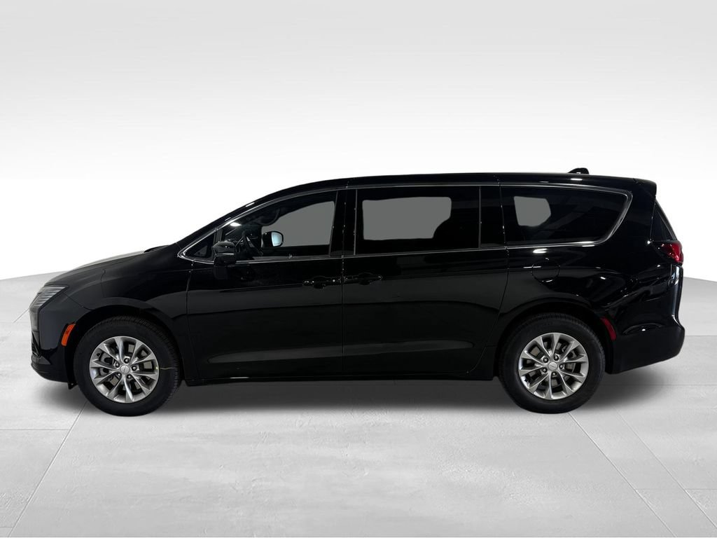 New 2027 Chrysler Pacifica Select w/ Family Tech Group AWD/4WD image 14