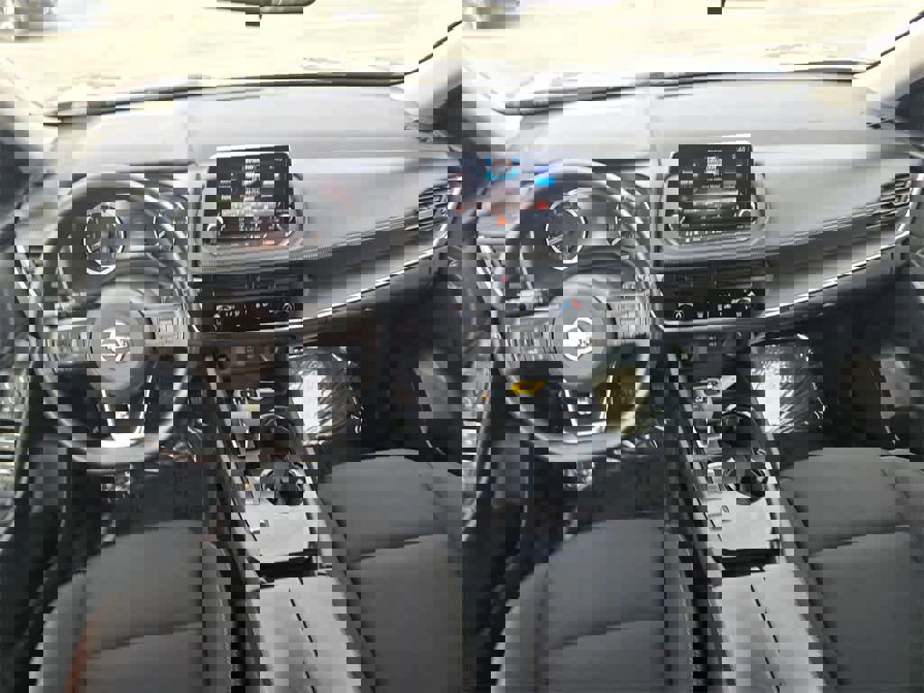 Used 2024 Nissan Rogue S image 9