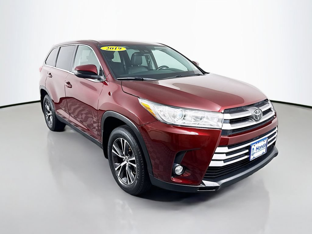 Used 2019 Toyota Highlander Plus AWD/4WD video 1