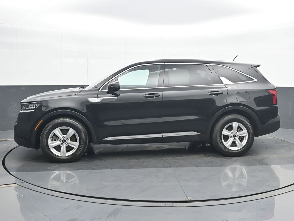 Used 2023 Kia Sorento LX image 3