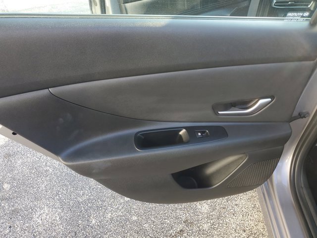 Used 2025 Hyundai Elantra SEL image 18