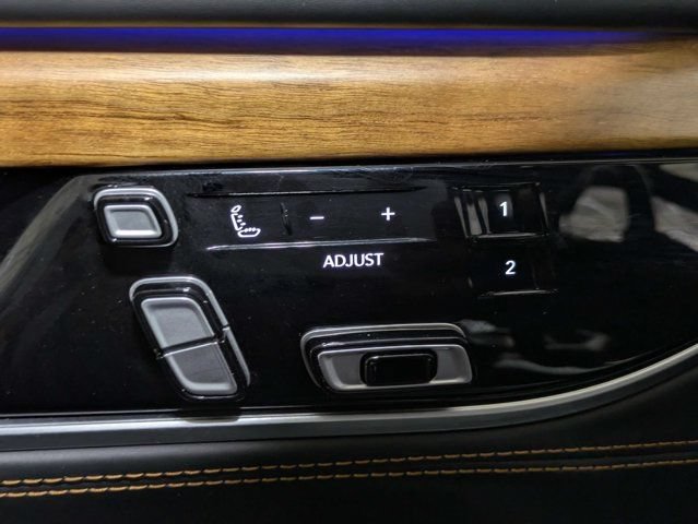 Used 2022 Jeep Grand Wagoneer Series III w/ Rear Seat Video Group 1 AWD/4WD image 23