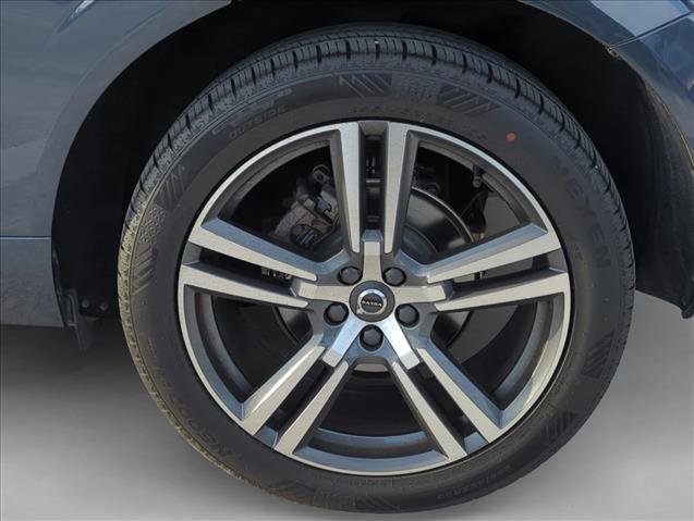 Used 2020 Volvo XC60 T5 Momentum w/ Protection Package Premier image 6
