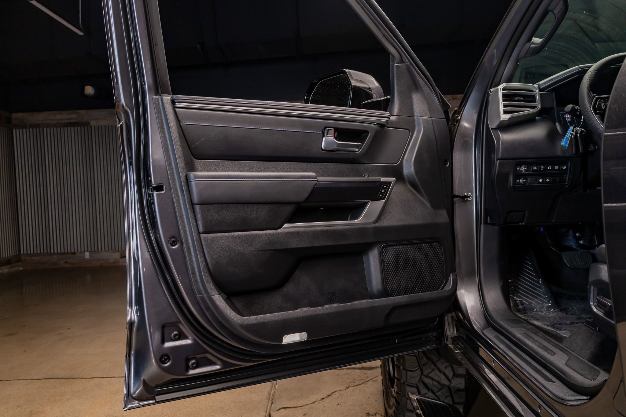 Used 2025 Toyota Tundra Platinum image 32